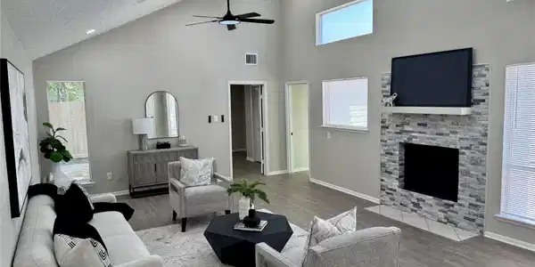 Image 3: DOUBLE FANS* WOOD LAMIATE FLOORS*