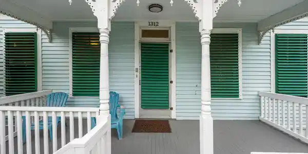 Image 4: Charming front entry highlighted by decorative tri