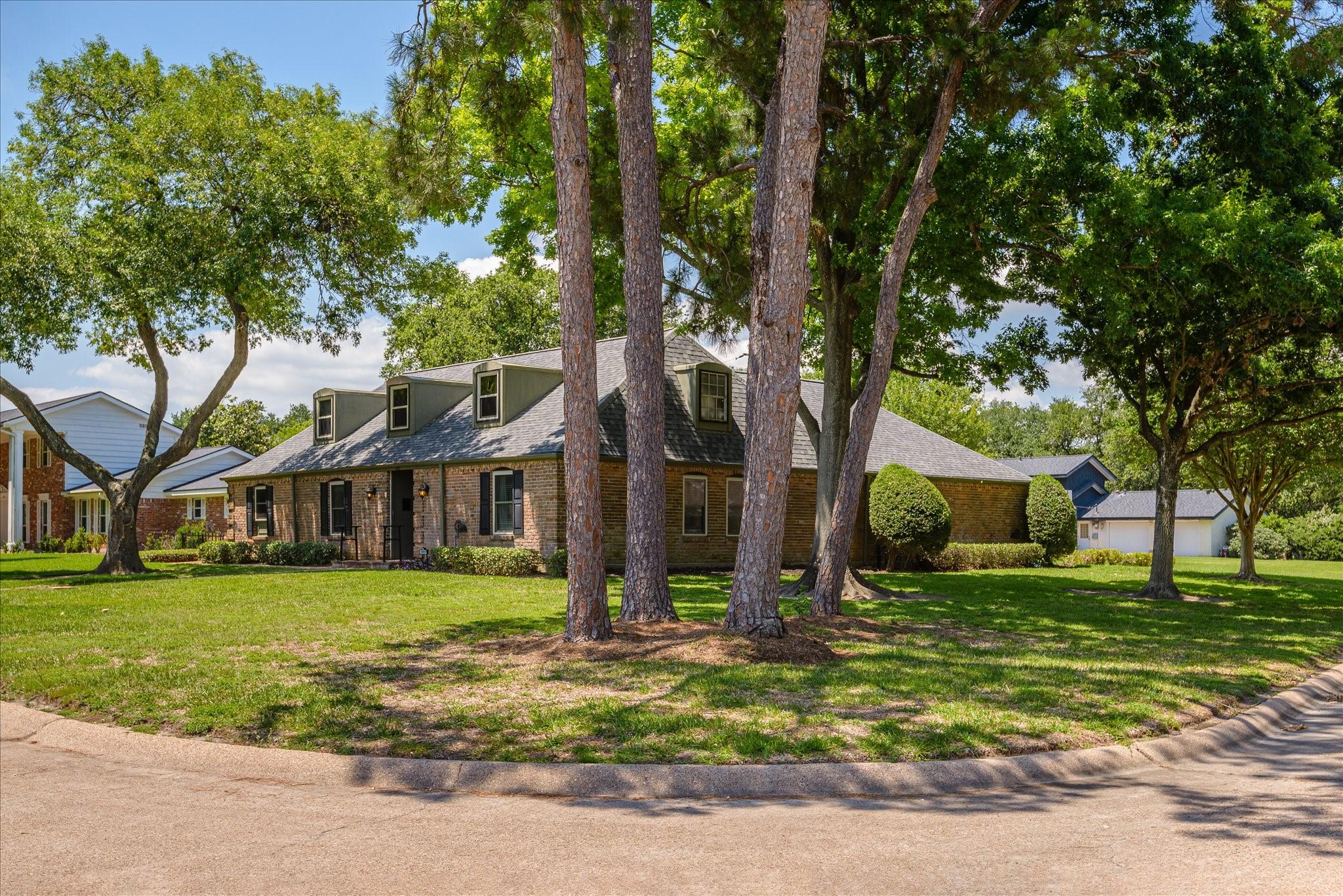 Image 2: Beautiful mature trees adorn this property.