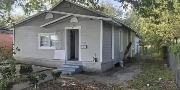 1009 Thomas Boulevard