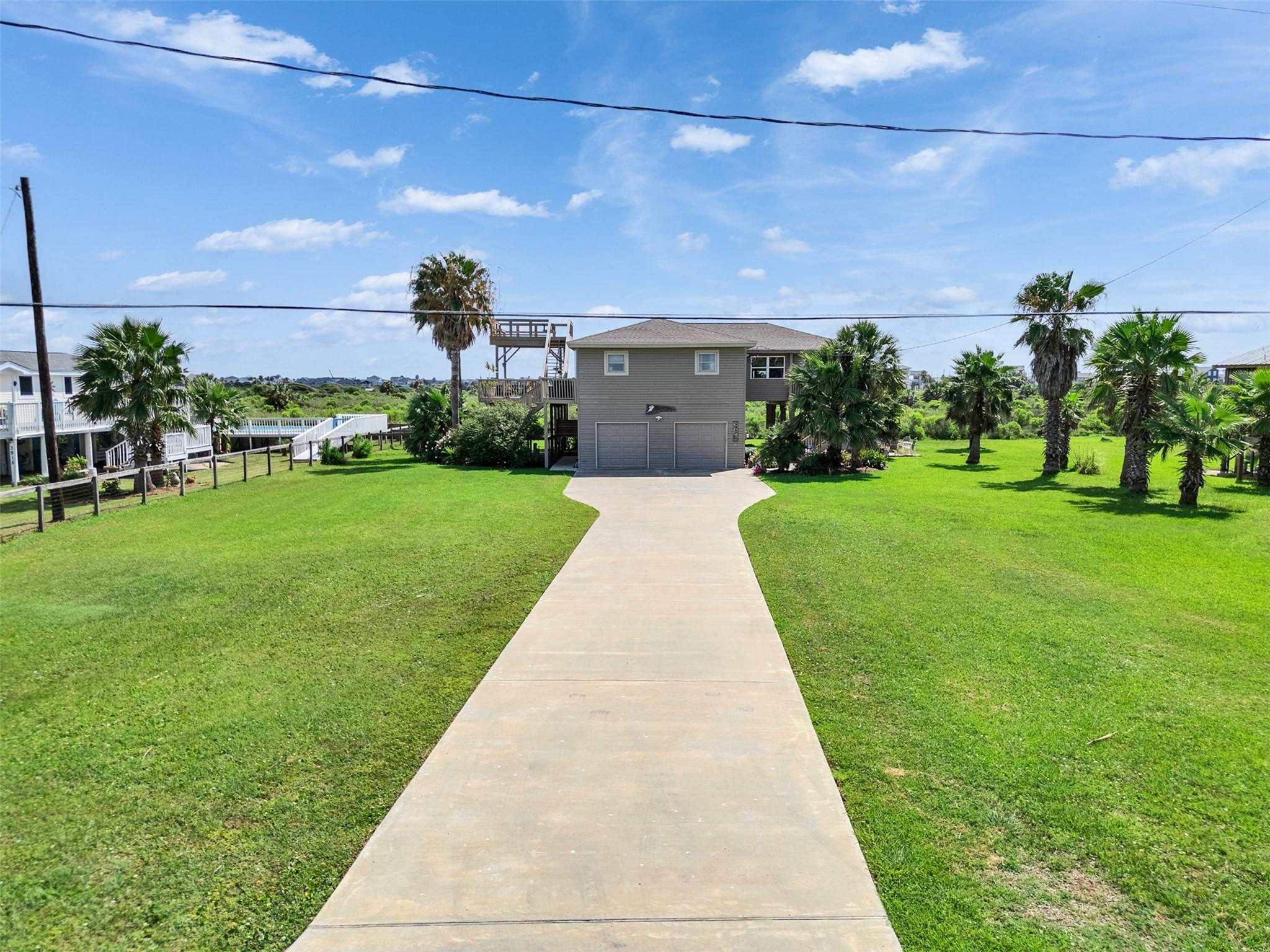 Image 2: Close to the Beach and Bay.