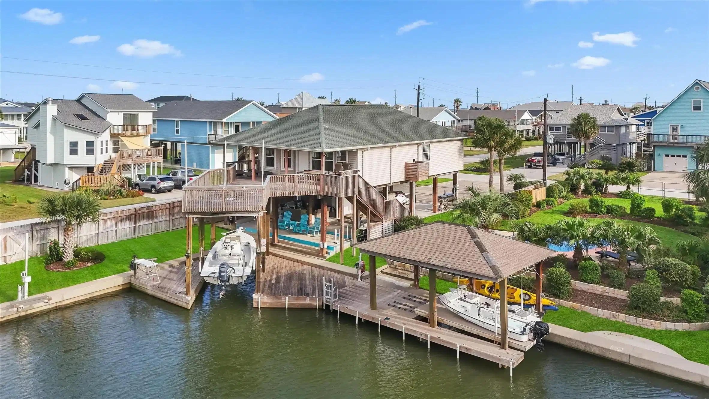 Image 1: Arial view from the canal.