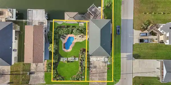 Image 2: Two lots in one price. Lot lines are digitally add