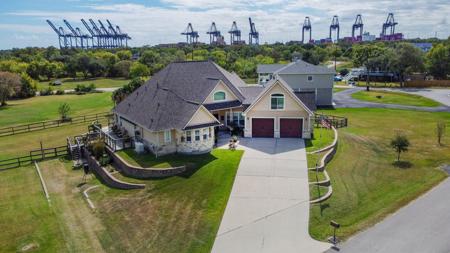 5 Shore Acres Circle