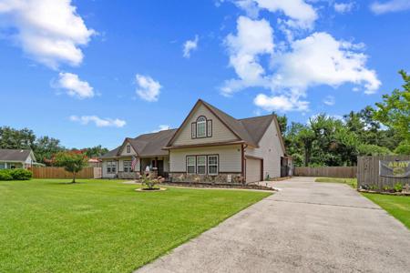 210 Southwood Circle
