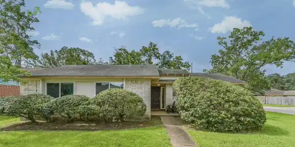 1749 Dolphin Drive