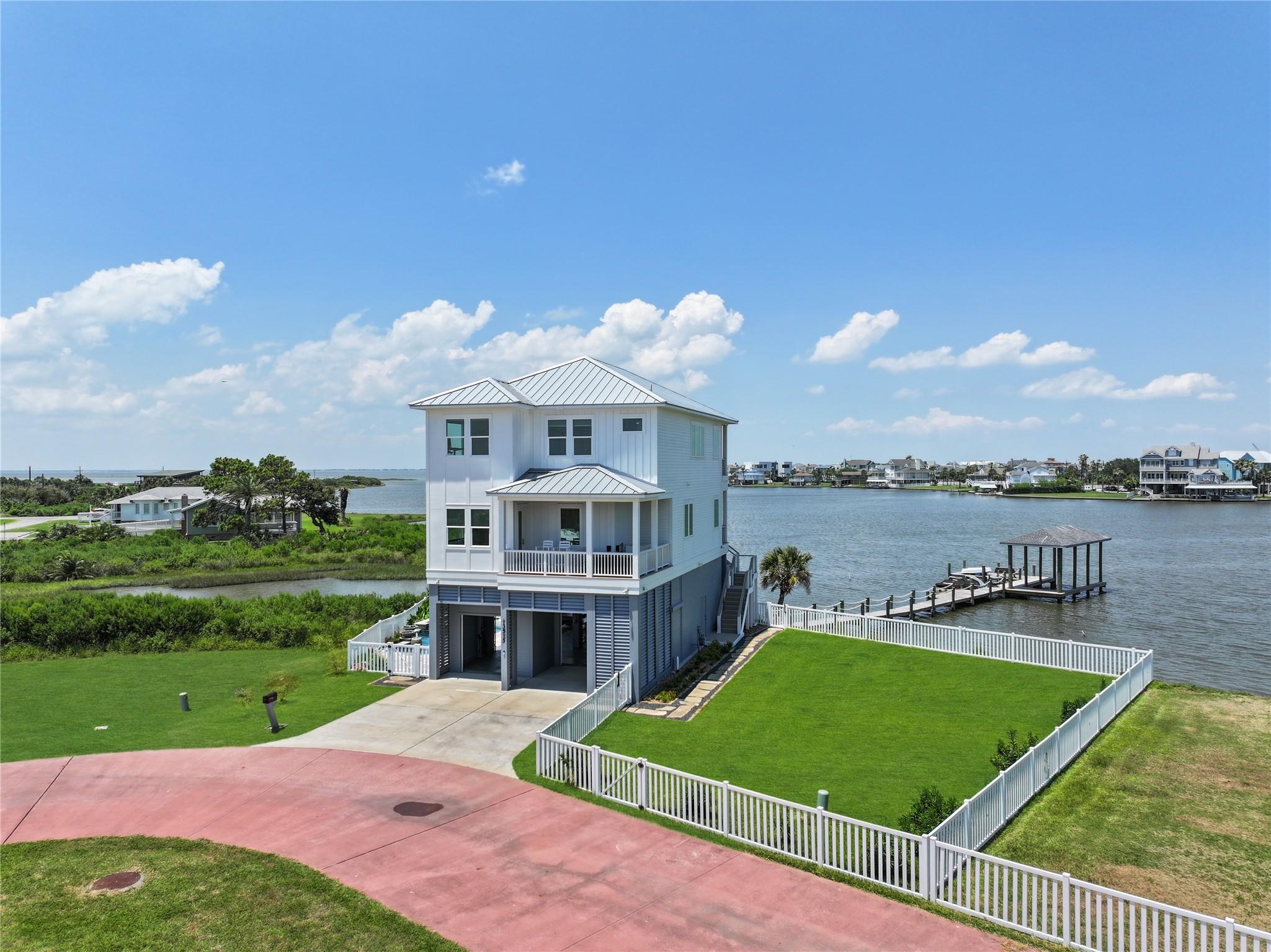 Image 3: An extra lot is fenced in with 3515 Hudson Ct. The