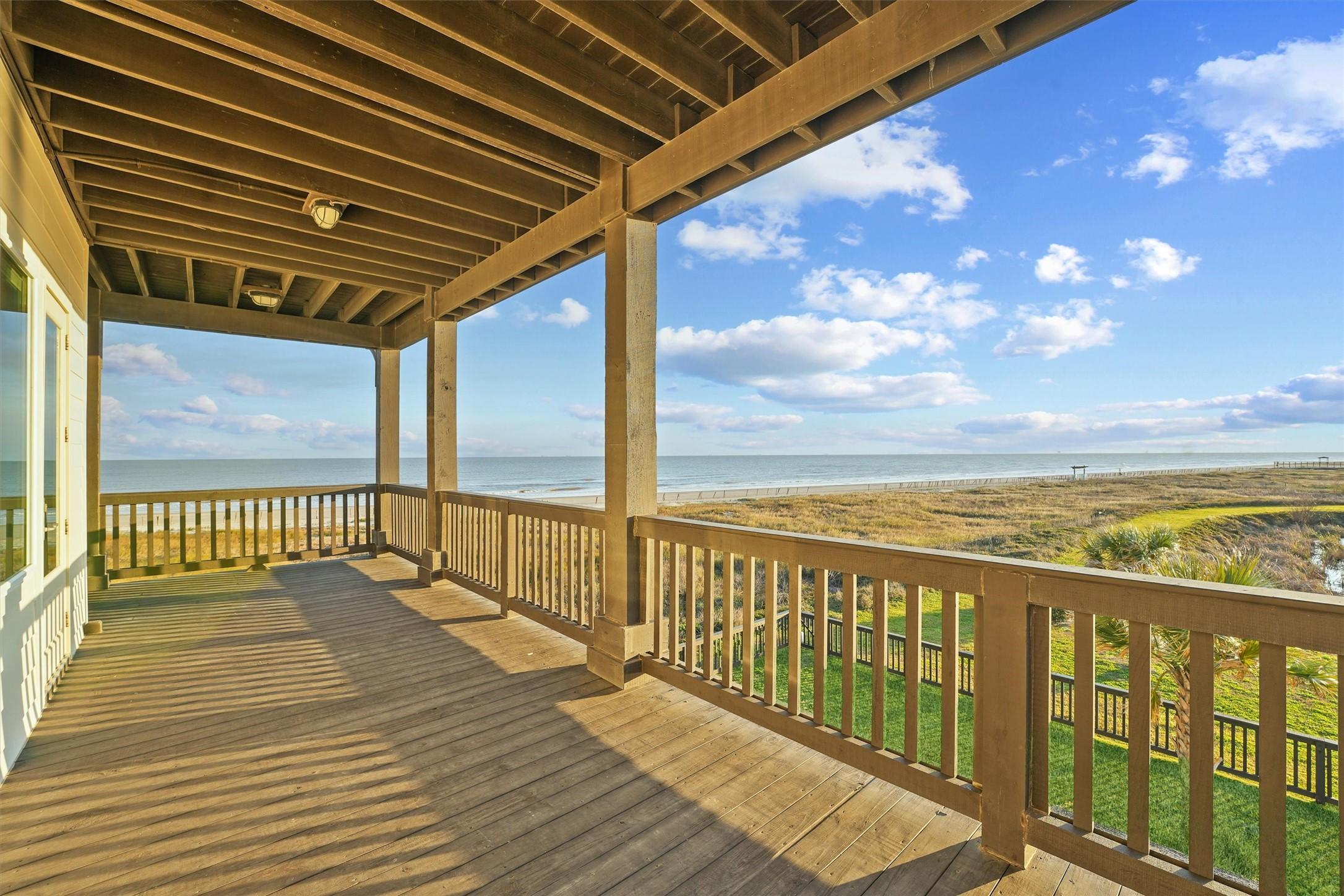 Image 4: Spacious covered balcony with unobstructed beach v