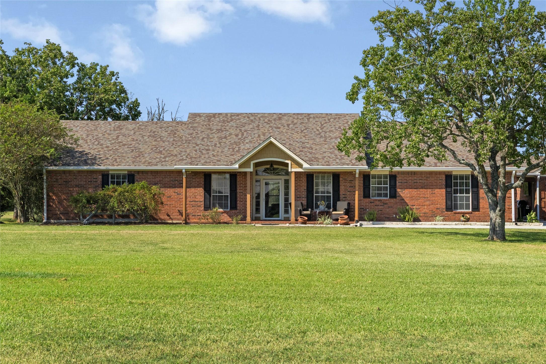 Image 4: Ranch style main house!