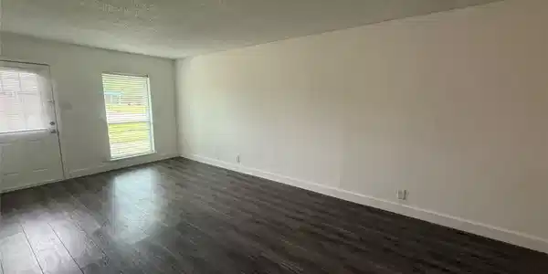 Image 4: Another angle at that great living area