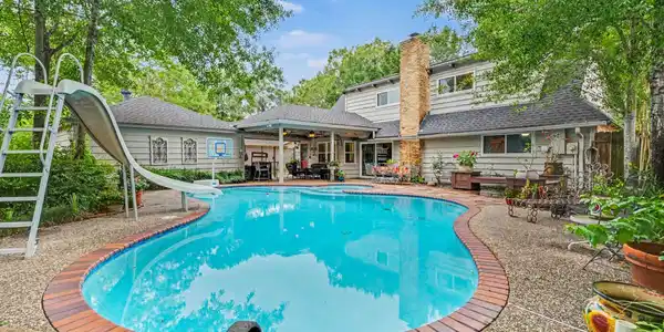 Image 2: Pool/