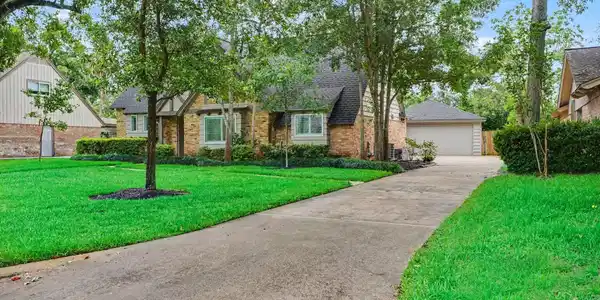 Image 4: Long driveway and detached car garage