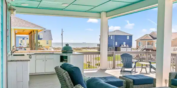 Image 4: Expansive front deck designed for coastal living!