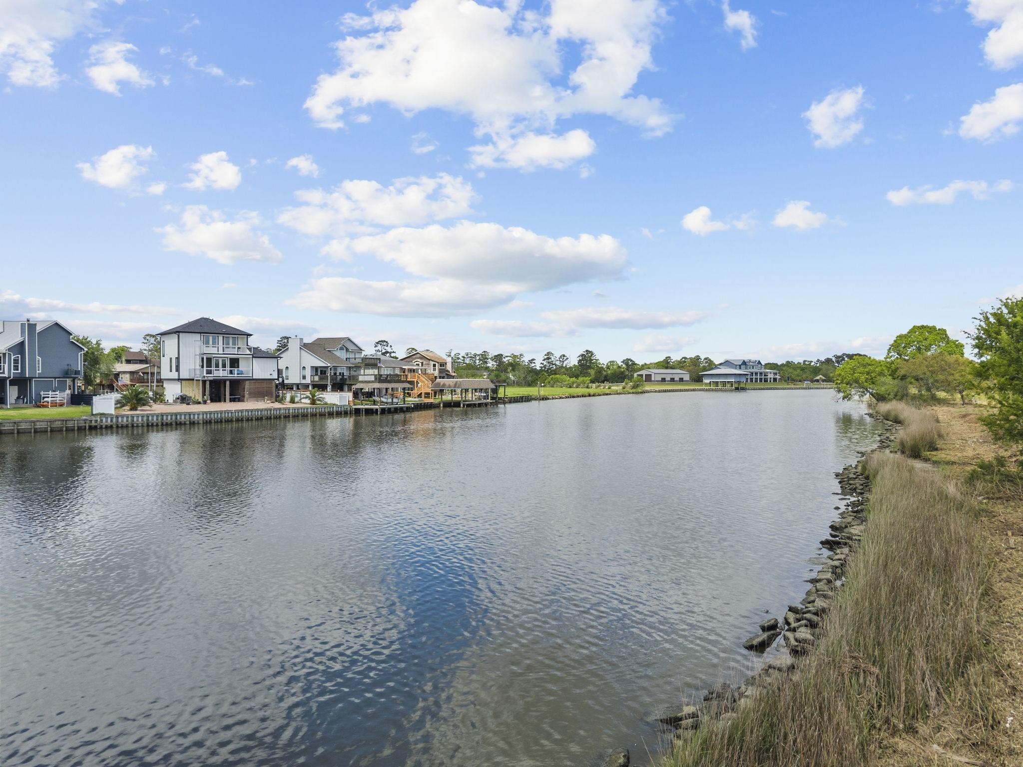 Image 1: Over 450' of Dickinson Bayou frontage.  Such a bea
