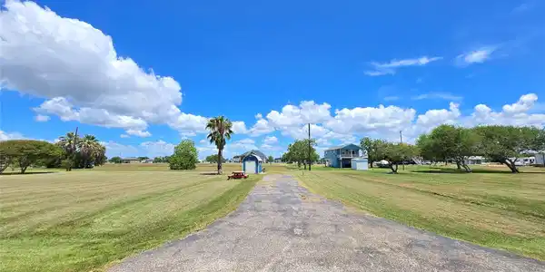 937 Bayview Drive