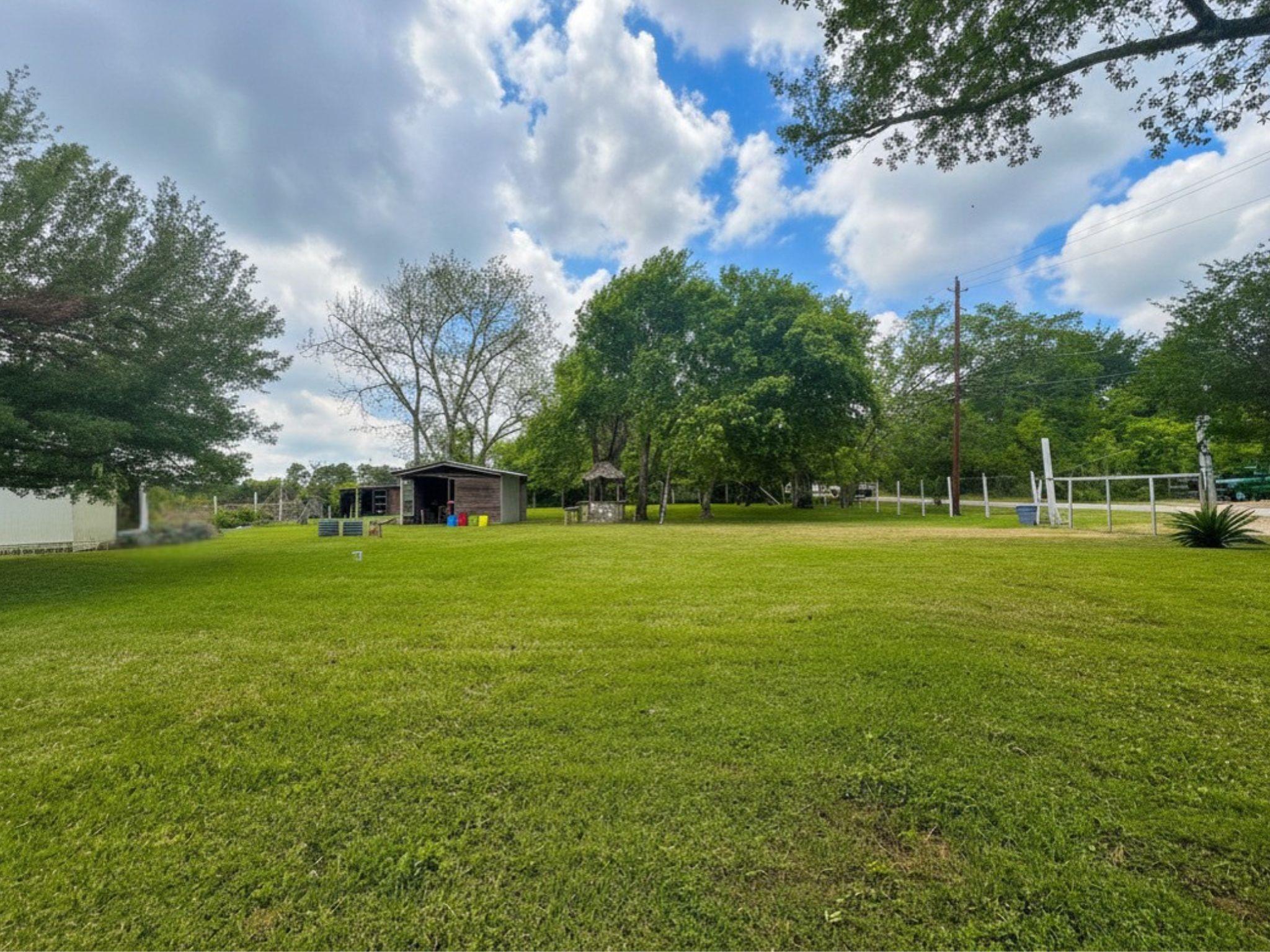 Image 3: Storage/outbuilding view.