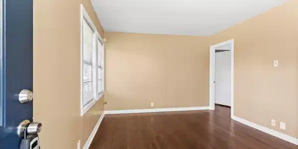 Image 3: Livingroom