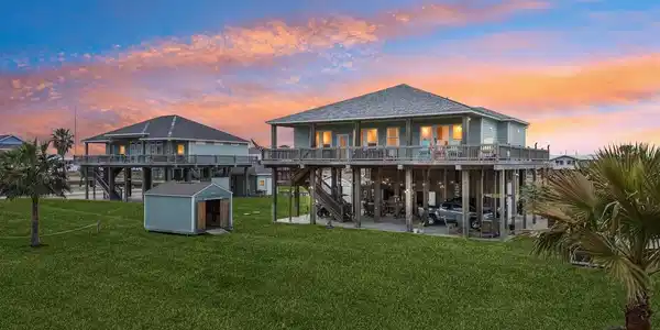 945 Gulfview Drive