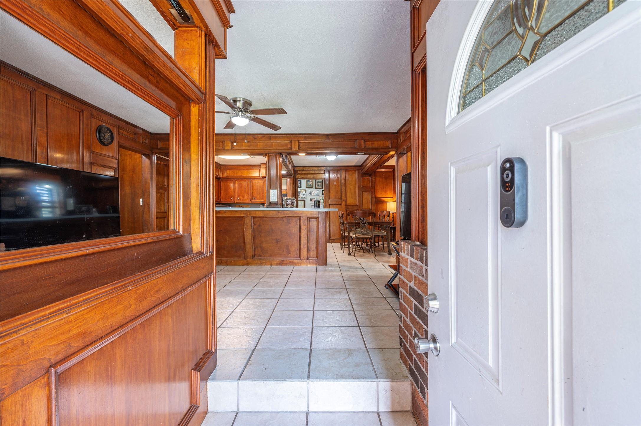 Image 4: Beautiful entrance