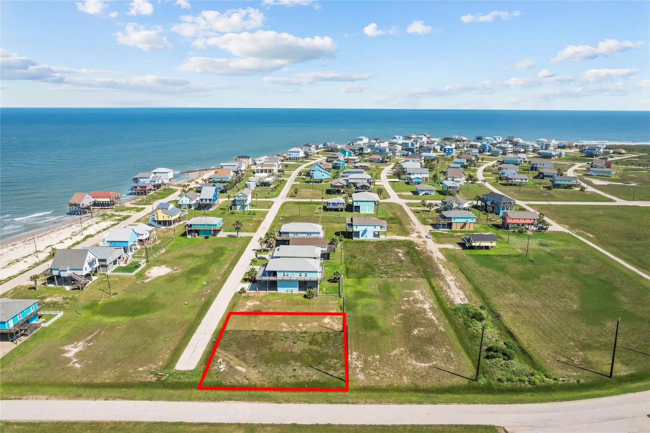 Image 1: Prime corner lot in the sought-after Treasure Isla