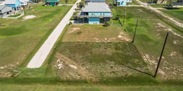 Image 2: Excellent location for your future coastal getaway