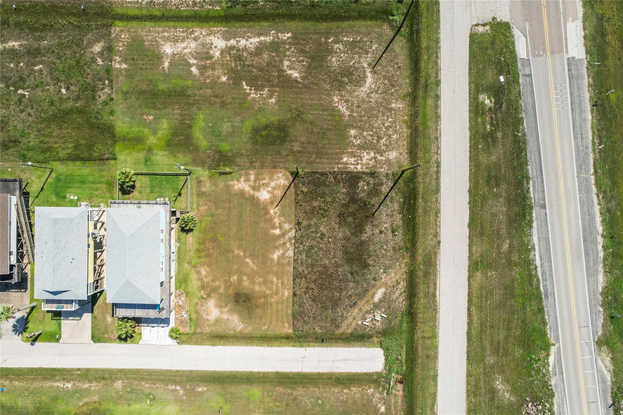 Image 3: Aerial view showcasing the size and prime corner p