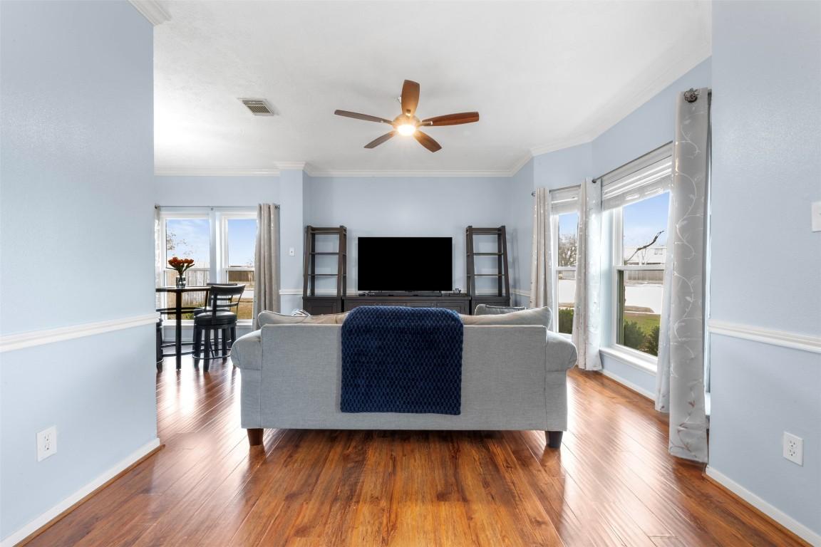 Image 4: Bright and formal living room with light blue wall