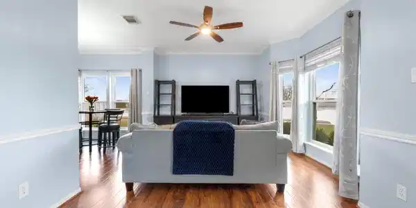 Image 4: Bright and formal living room with light blue wall