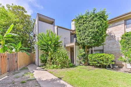 7106 N Holiday Drive