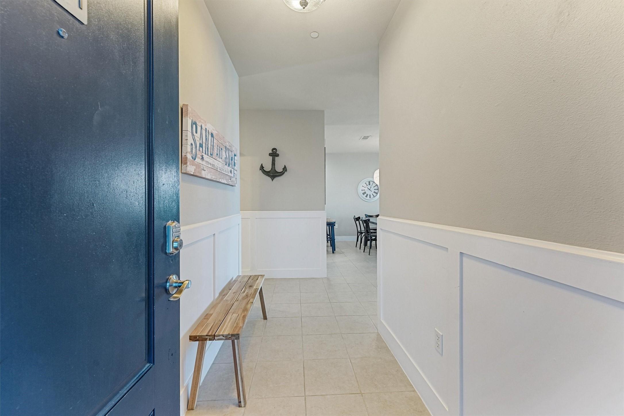 Image 4: Step inside to a cheerful coastal welcome&mdash;this ent