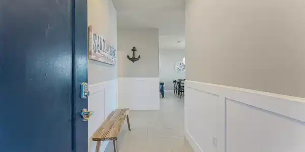 Image 4: Step inside to a cheerful coastal welcome&mdash;this ent