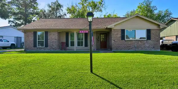 1410 Saxony Lane