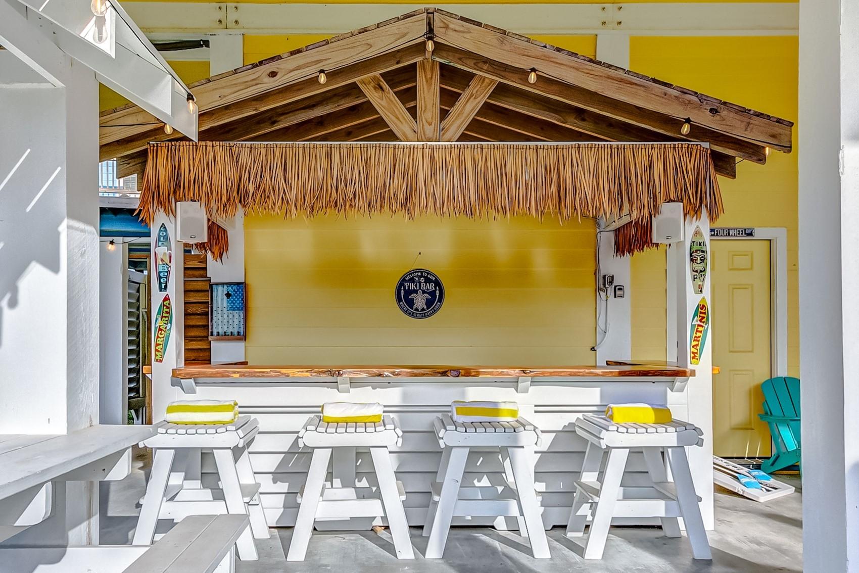 Image 3: Tiki bar on ground floor seats 4
