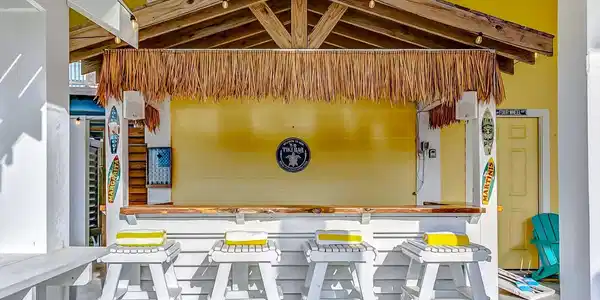 Image 3: Tiki bar on ground floor seats 4