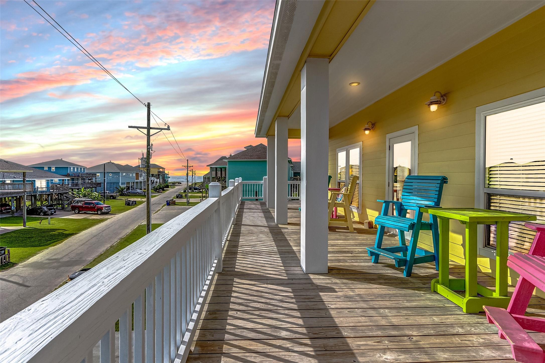 Image 4: Check out the Gulf views from this sunny beachside