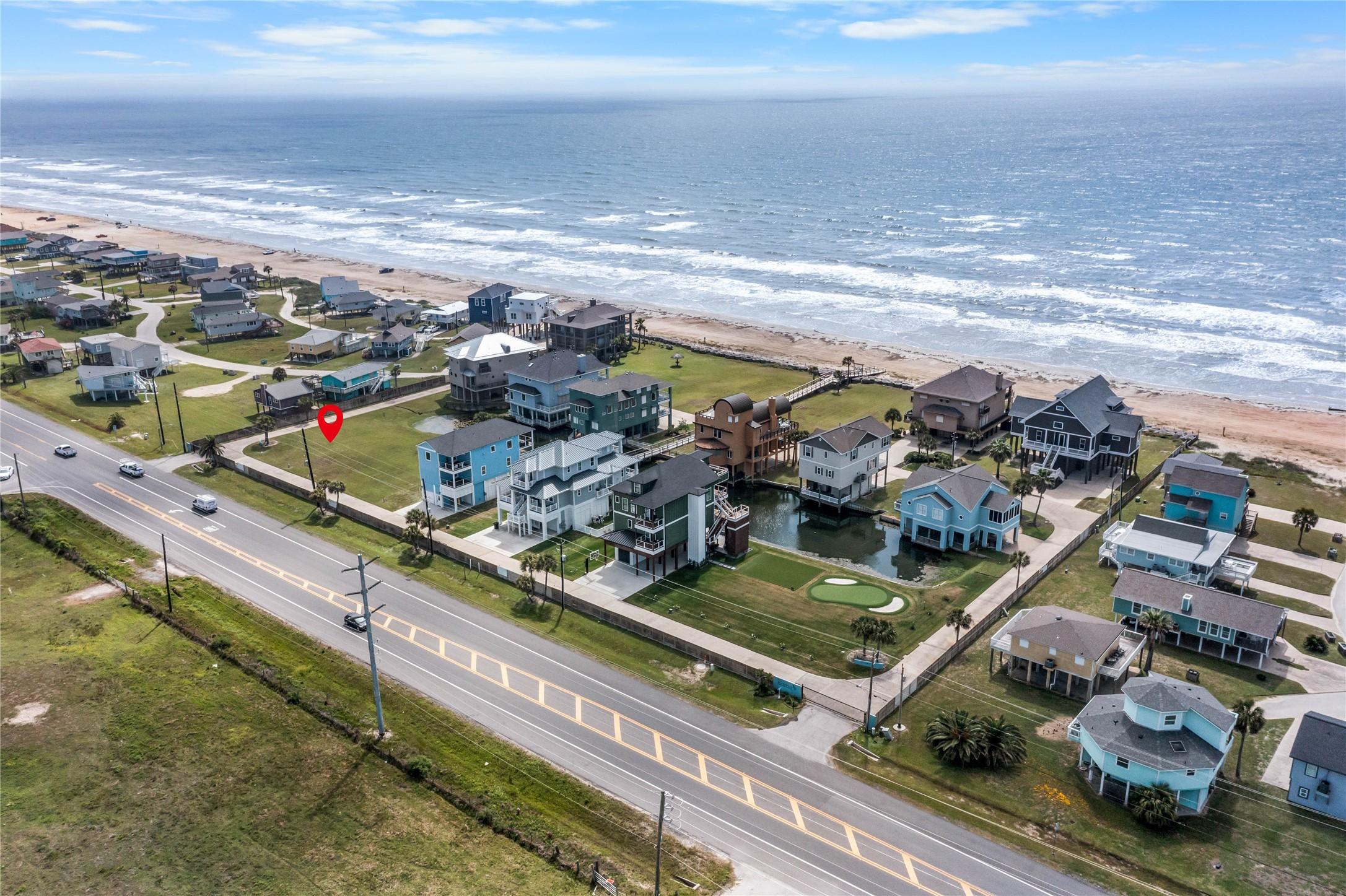 Image 4: Minutes to the Strand, Pleasure Pier, and Moody Ga