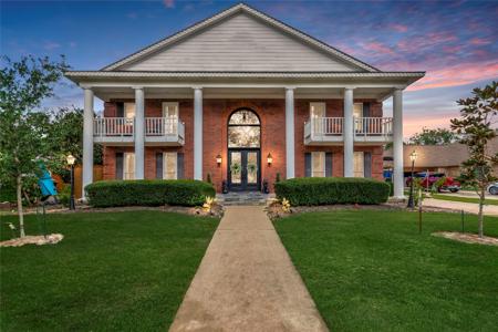 307 Lakeview Circle