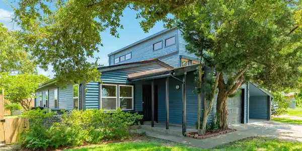 8 Lyncrest Drive
