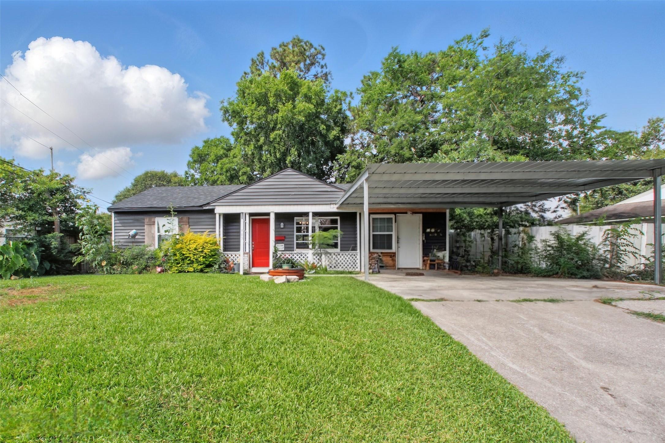Image 3: Enjoy timeless curb appeal with a manicured lawn,