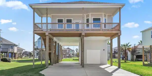 22803 Miramar Drive