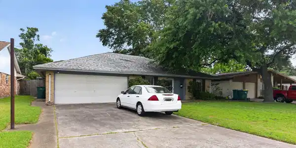1844 Dolphin Drive