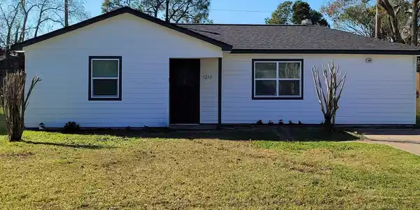 1213 N Natchez Drive