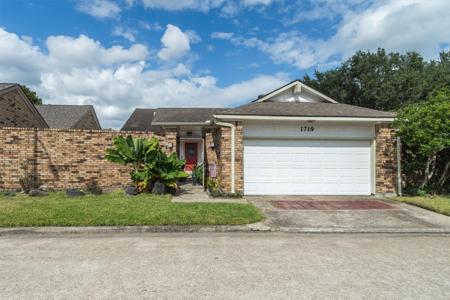 1719 Sullins Way