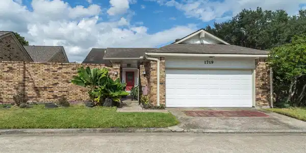 1719 Sullins Way