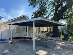Image 1: FRONT OF HOUSE.