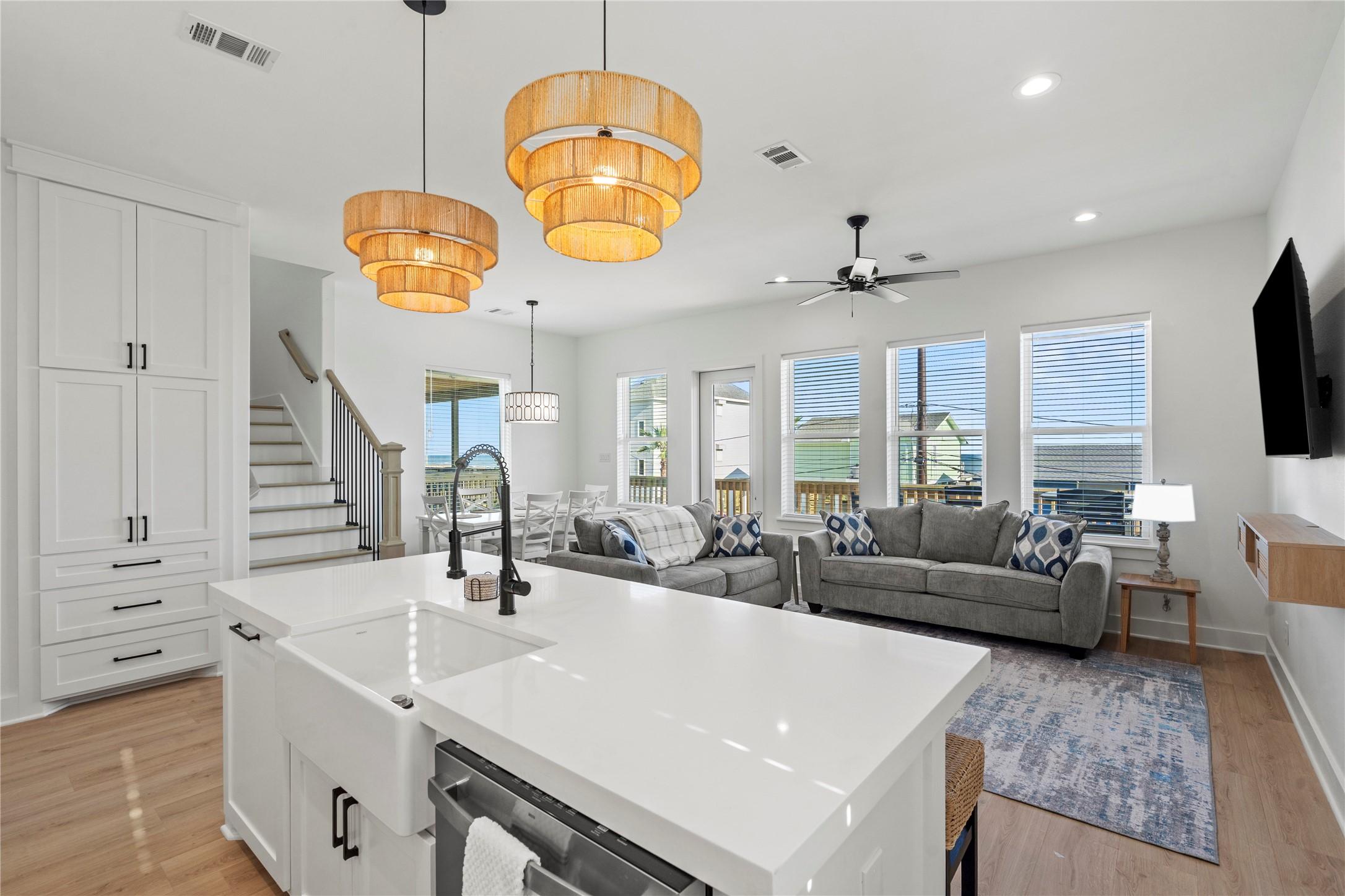 Image 3: Stunning Open Design