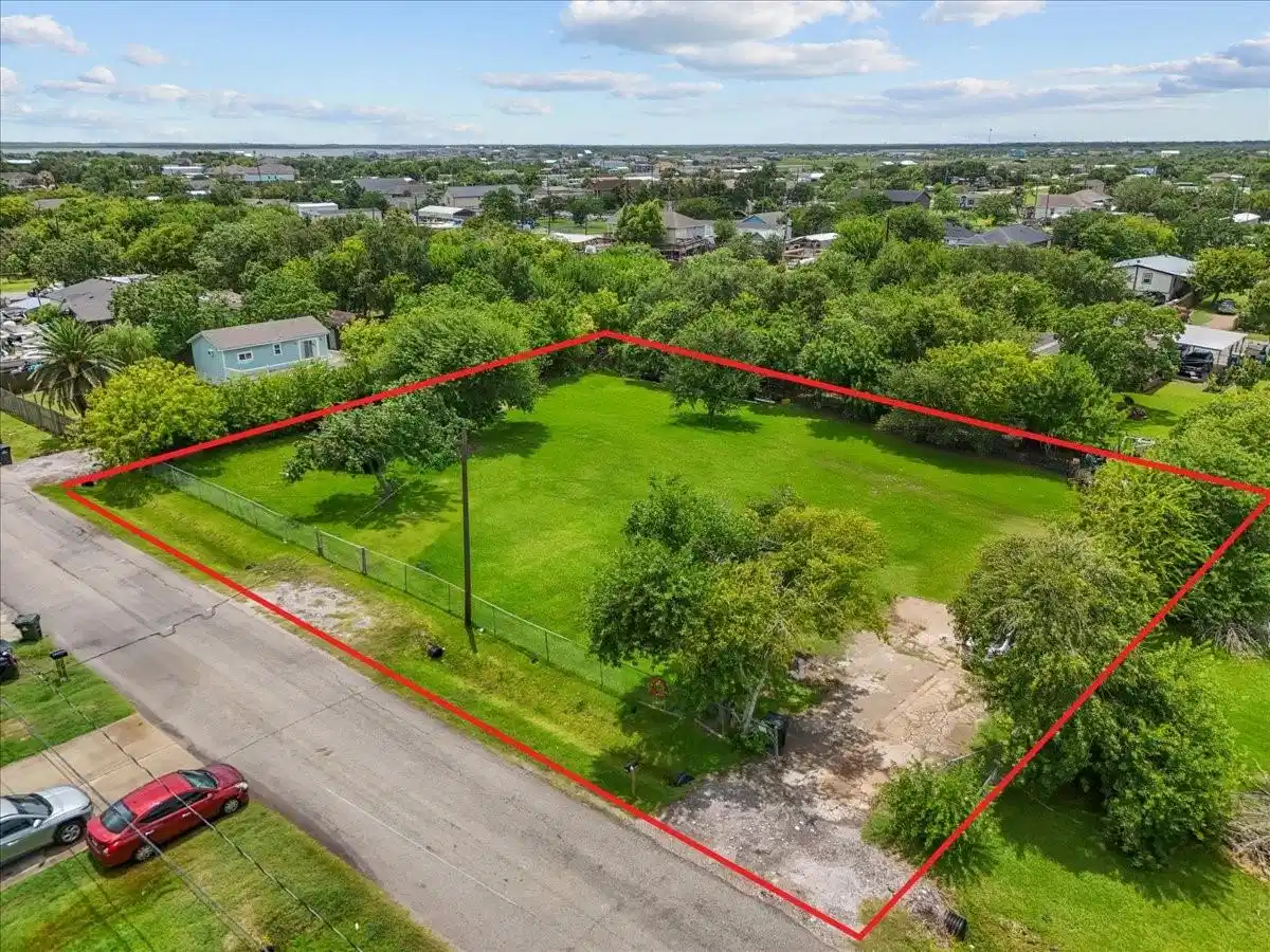 Image 1: 22,400 Sq ft !!