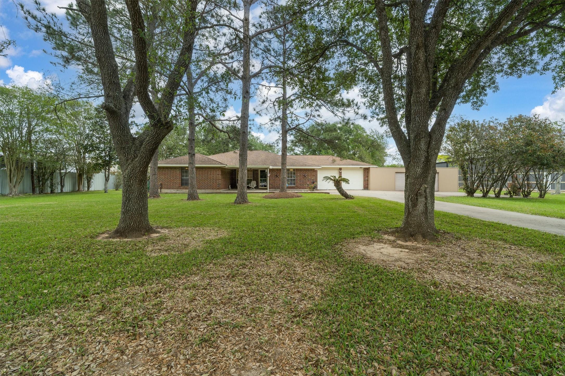 Image 2: Adorable 4/2.1/2 Tilson Homes located on a peacefu