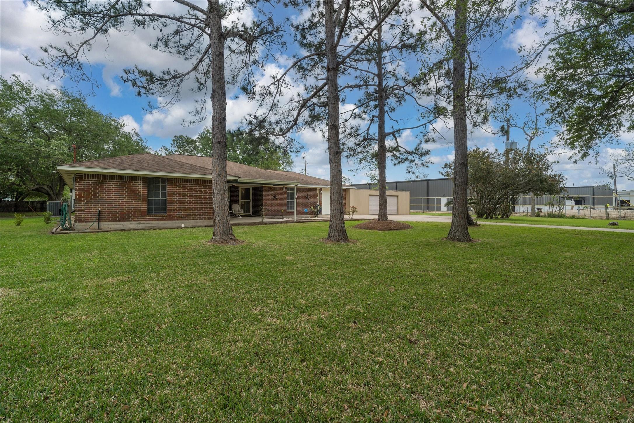 Image 3: Adorable 4/2.1/2 Tilson Homes located on a peacefu