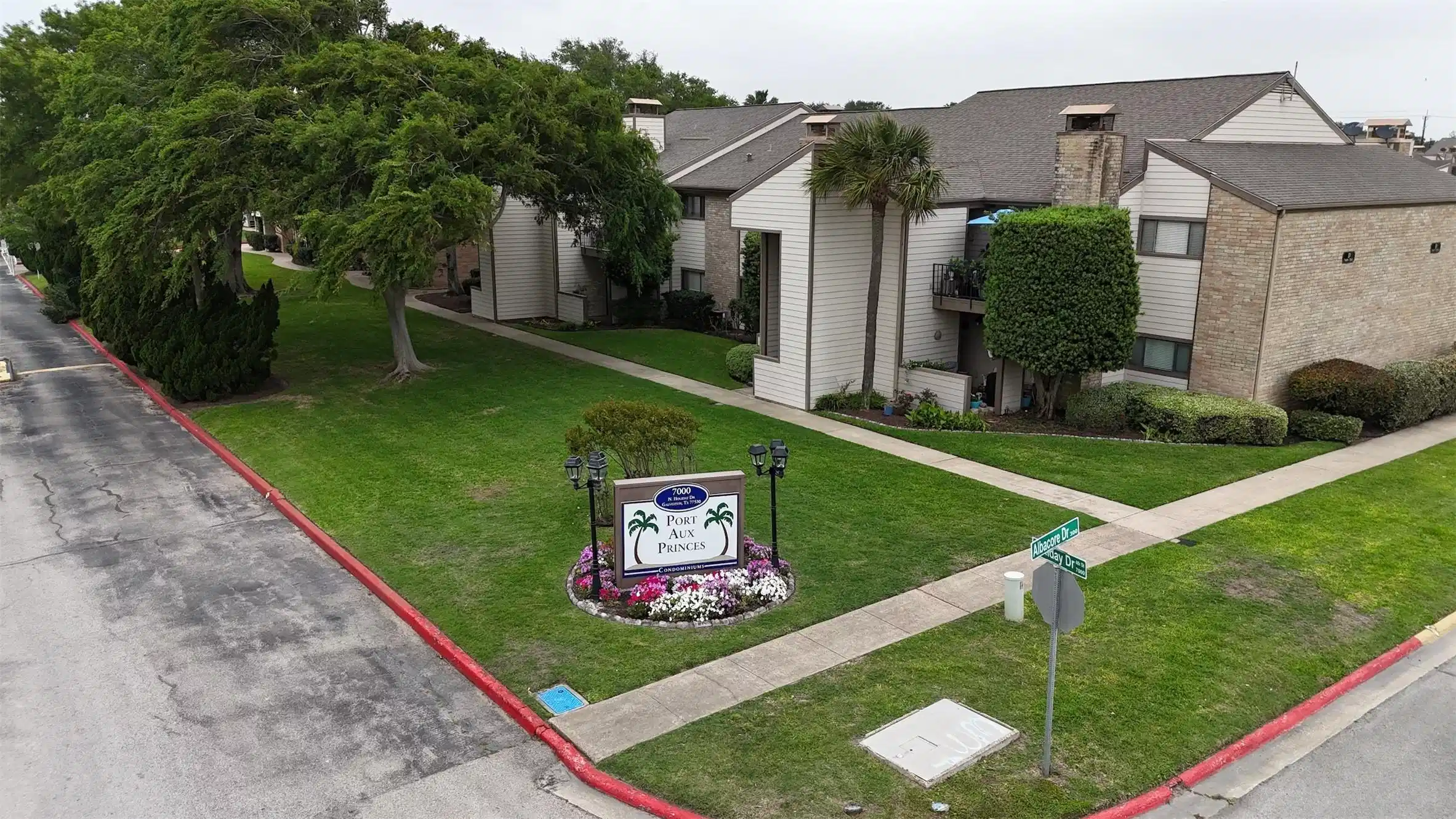 Image 1: Coveted GYB side with balcony facing marina.